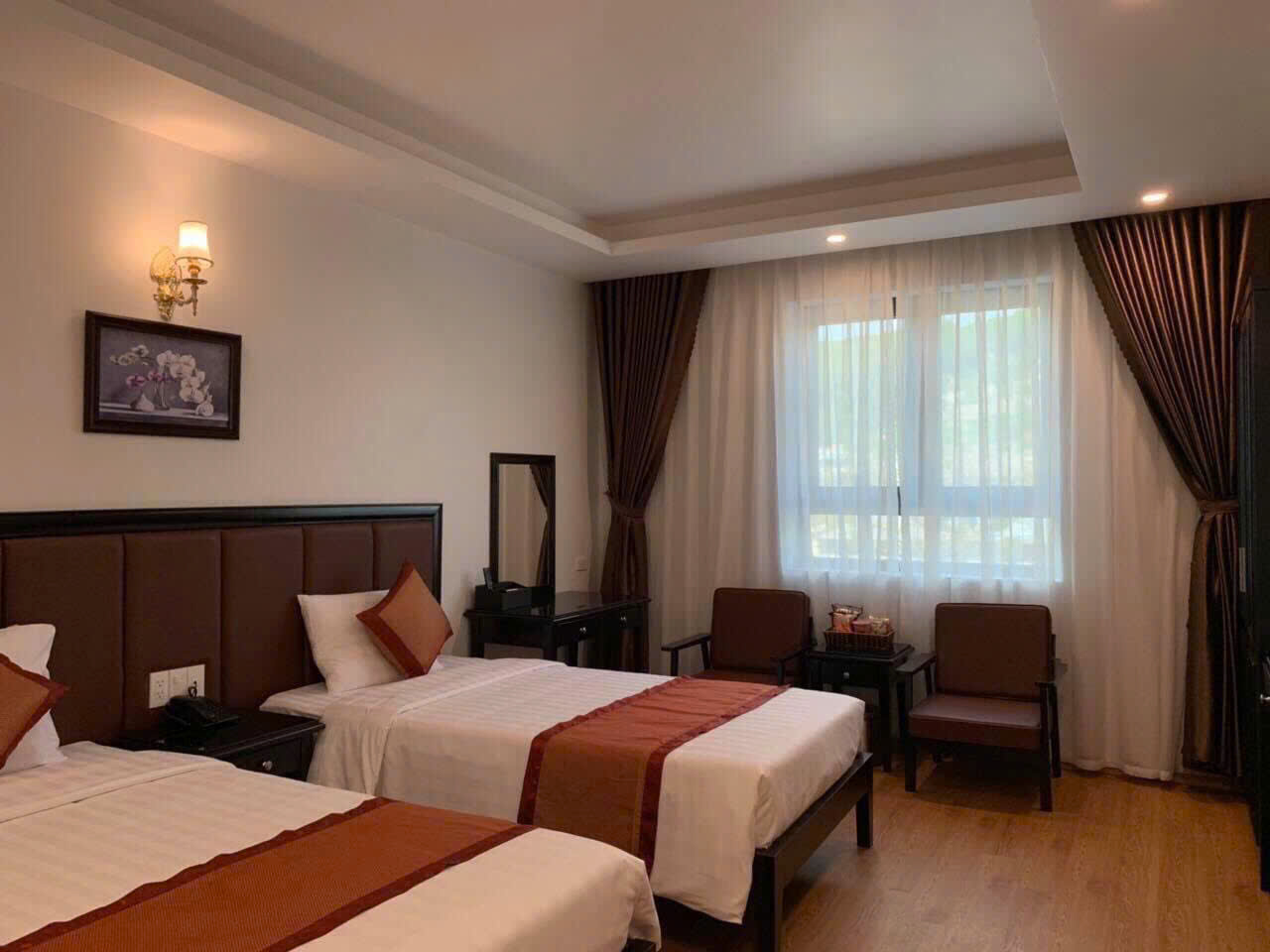 Khách sạn Chân Quê